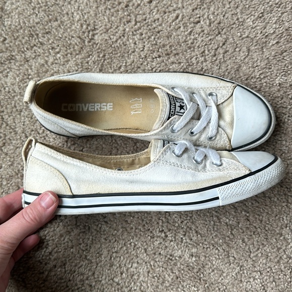 White size 7 Converse - Picture 4 of 4